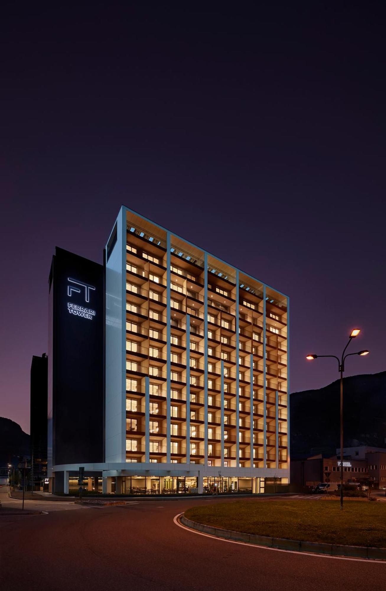 Ferrari Tower Aparthotel Болзано Екстериор снимка